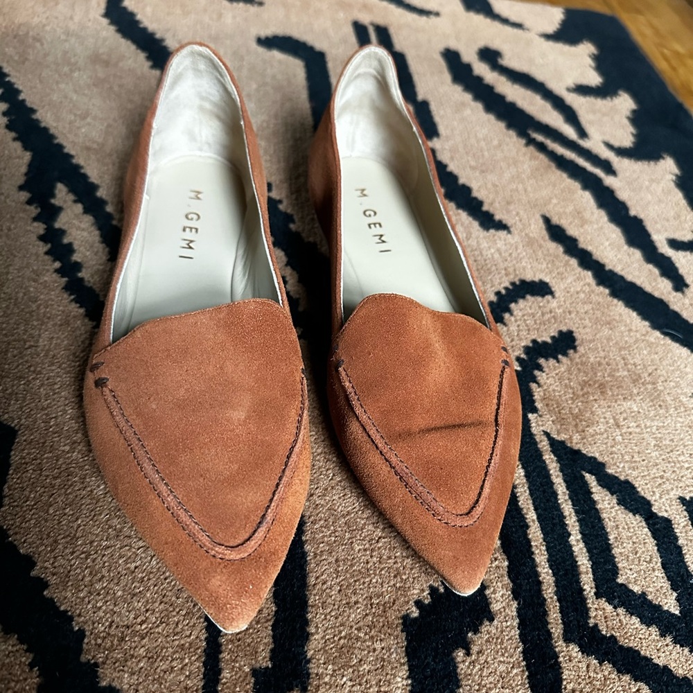 M Gemi Pointed Toe Flats sz 35